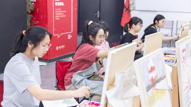 上海美术高考学费,上海视觉艺术学院2021录取分数线