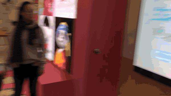 百度在上海再开快闪店！能和机器玩变脸，还能给自己做表情包！