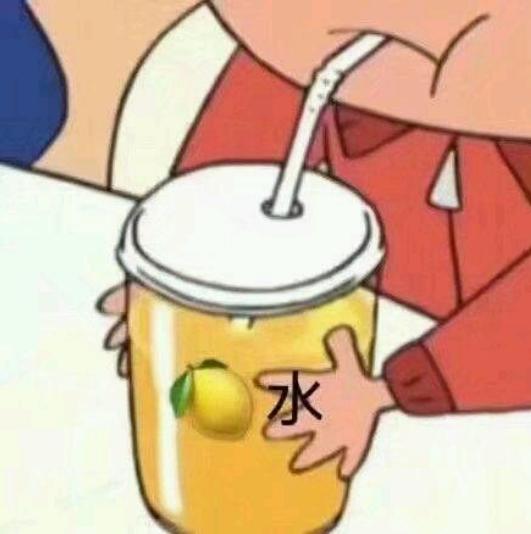 学她这样保养，50岁都不会有黑眼圈，秘密全靠这支「小黑管」