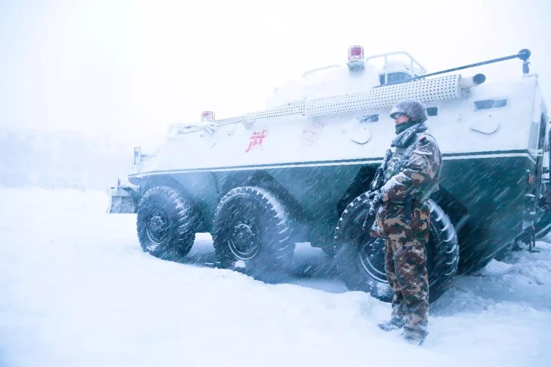 中国*警武**！是时候上头条了