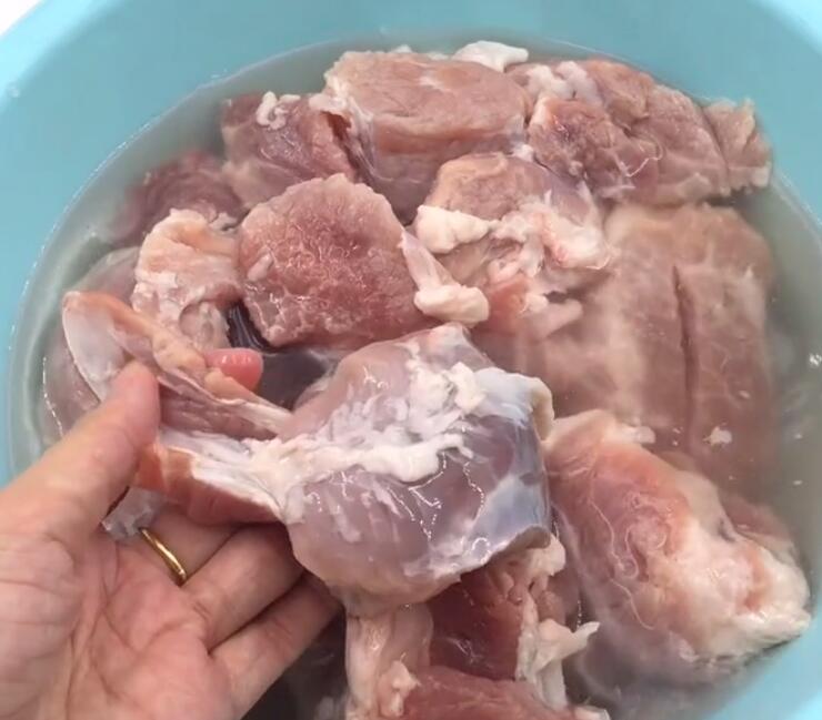 教你3招解冻肉小技巧10分钟搞定,解冻肉别拿水泡了大厨教一招