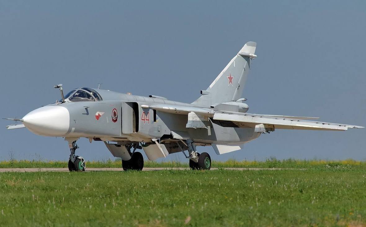 俄罗斯战机苏24,苏24和飞豹战斗机哪个厉害