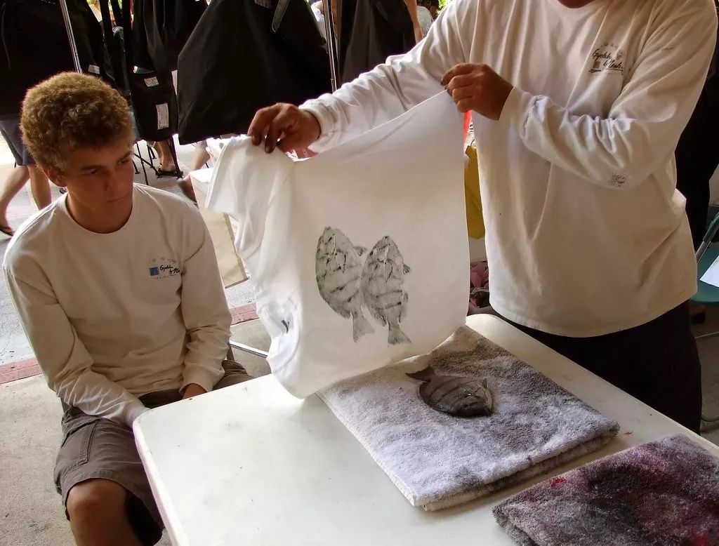 古代钓鱼爱好者记录“战绩”的鱼拓,变成了风靡全球的东方艺术