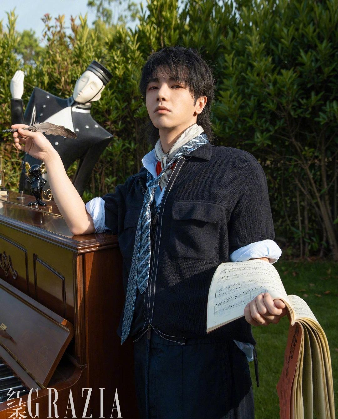 华晨宇头戴兔耳朵发箍 (华晨宇戴墨镜)