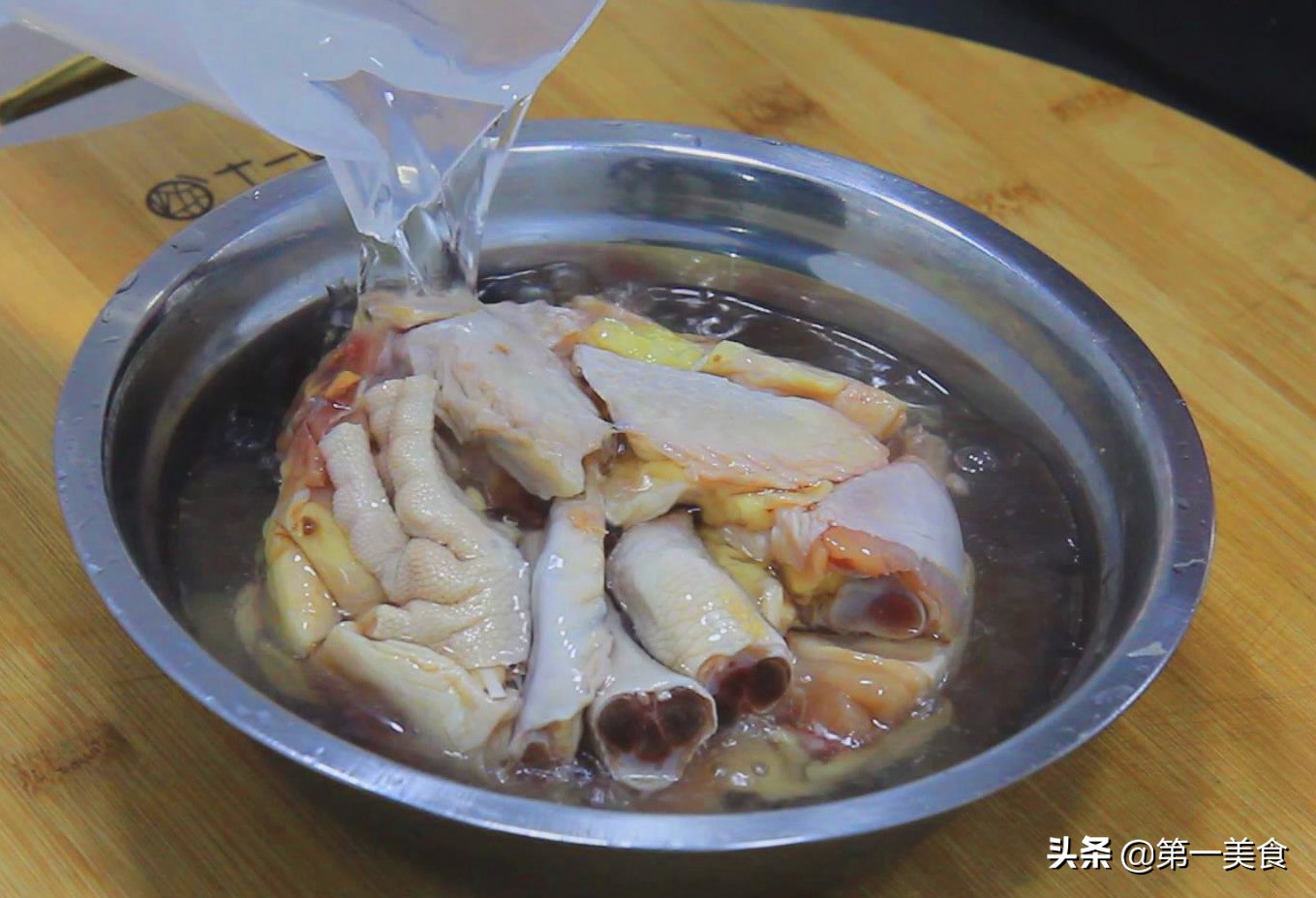 最经典的黄焖鸡做法,大厨教你黄焖鸡做法