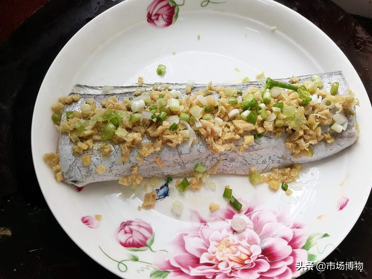 糖醋蒸带鱼的家常做法,葱姜蒸带鱼