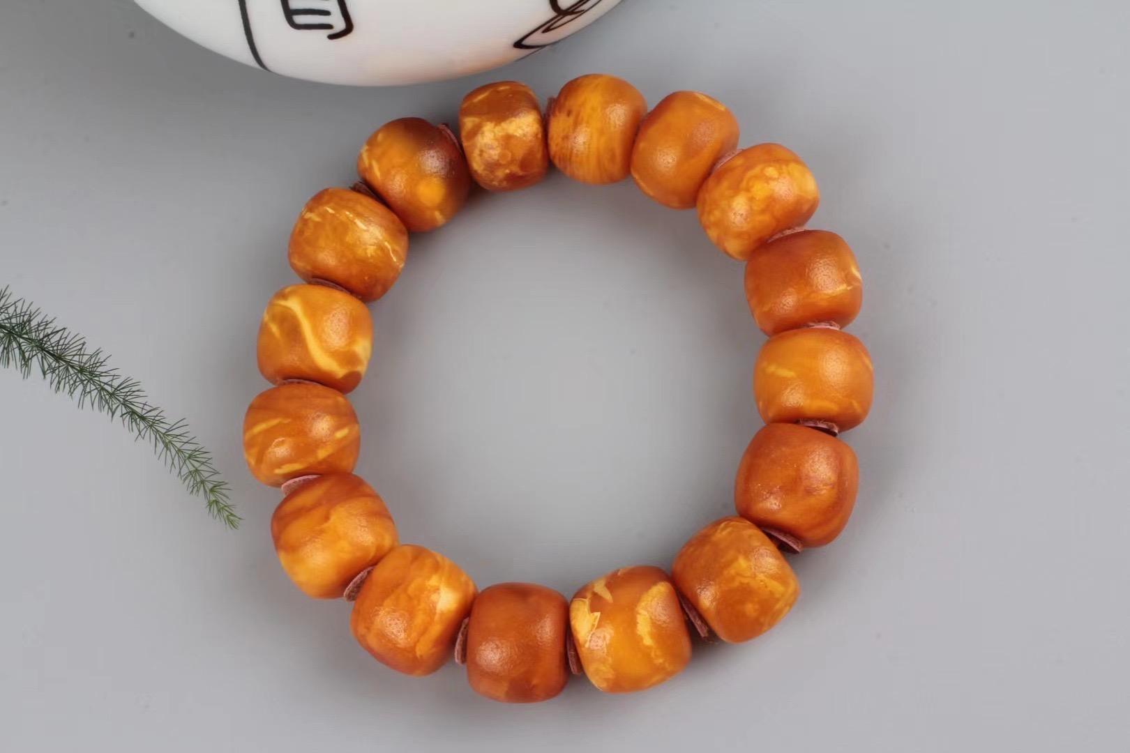 烤色蜜蜡和纯天然蜜蜡的区别,烤色蜜蜡和老蜜蜡的荧光区别