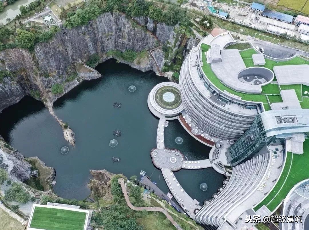 深坑酒店建造过程中洪水怎么处理,深坑酒店的水怎么排