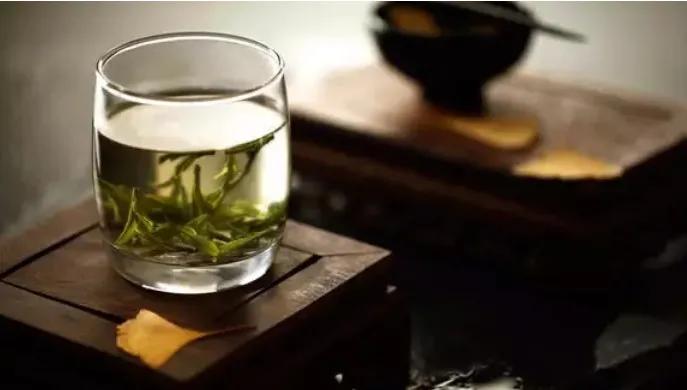 喝龙井茶的正确方法,龙井茶喝了上火吗