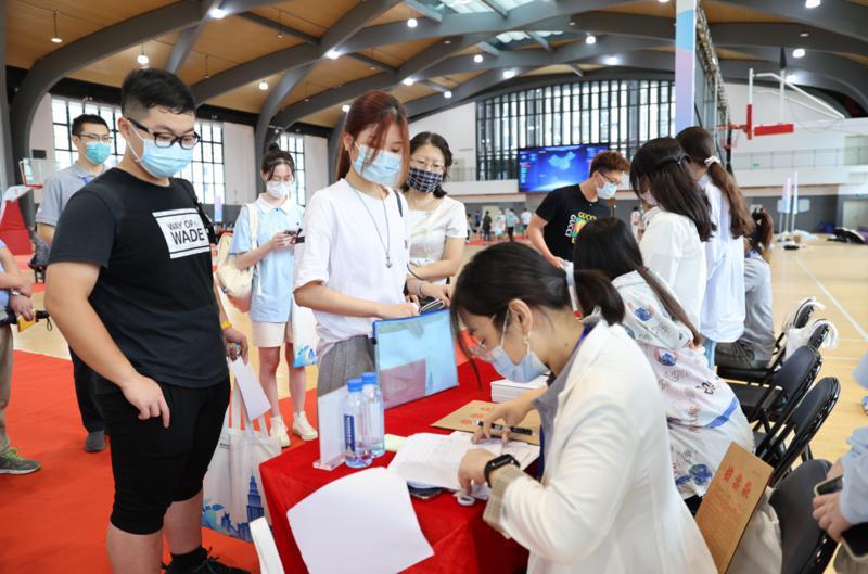 深北莫新生,深北莫迎来400多名本科新生