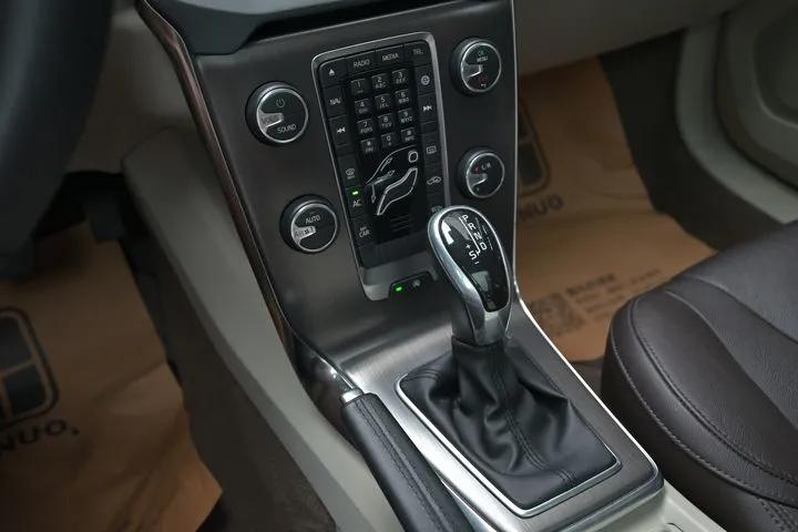 10万预算买沃尔沃v60,10万买沃尔沃xc40二手车