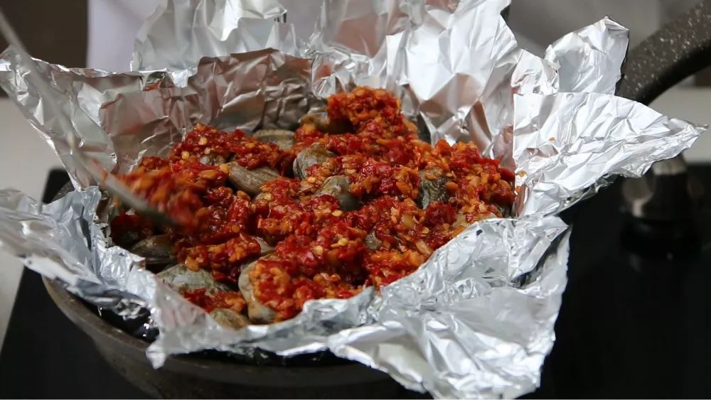 蒜蓉花甲粉丝锡纸做法,锡纸花甲粉蒜蓉酱的制作