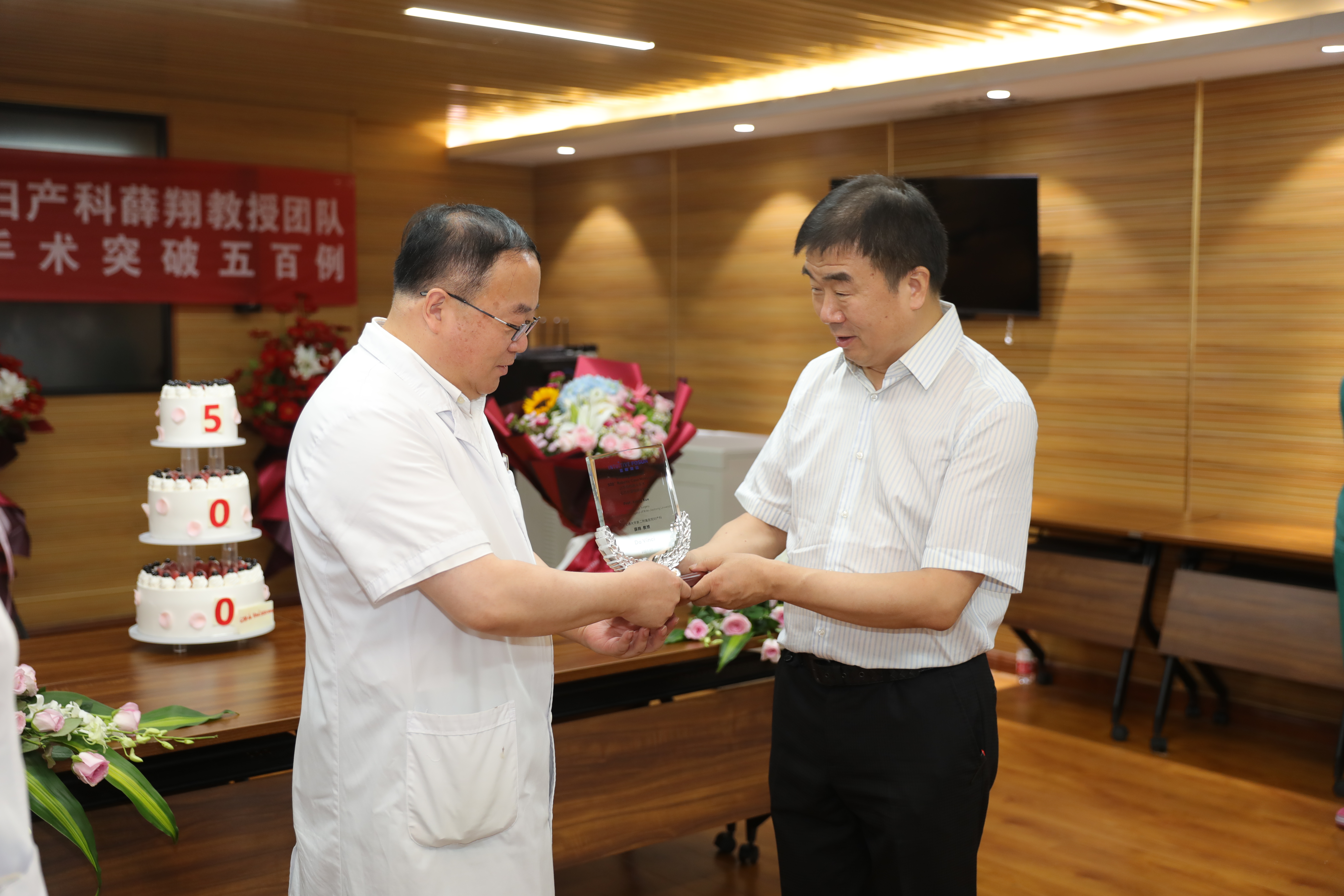 达芬奇手术机器人西安交大一附院,西安泌尿外科达芬奇机器人手术