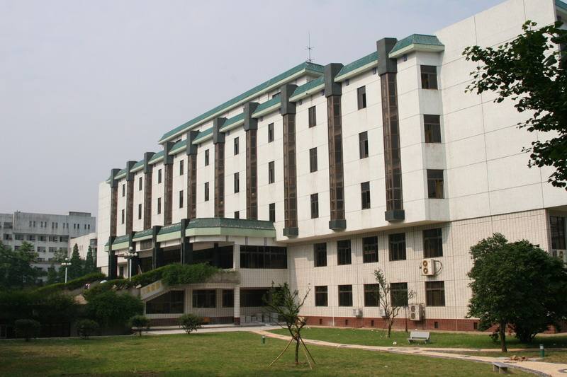 同为湖南最好的省属高校,湘潭大学和湖南师范大学的实力怎么样?