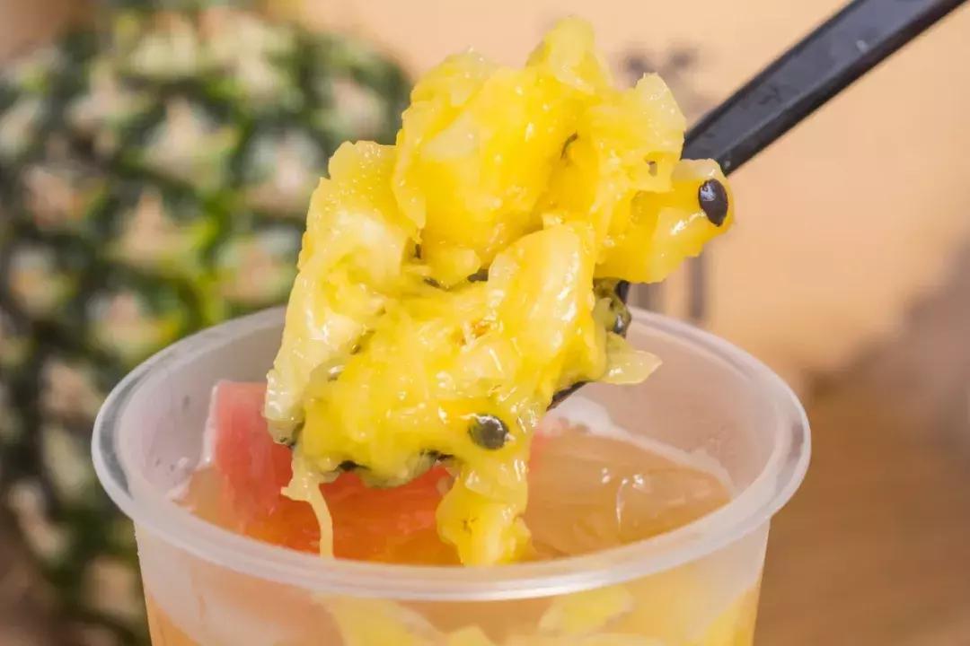 曝光！人广惊现1杯“少女*身失**茶”，快被小姐姐排疯了！