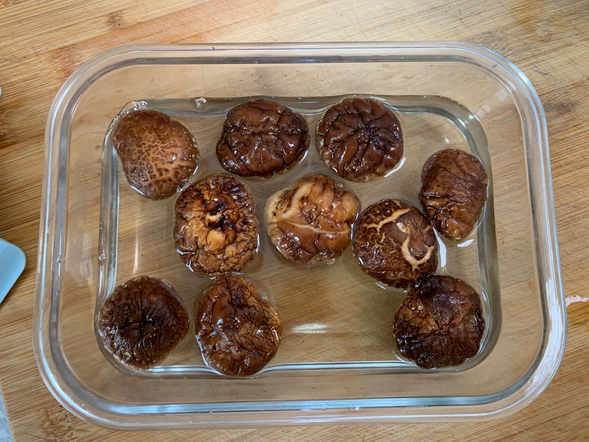 泡发香菇干小方法,新鲜香菇和干香菇哪种营养好