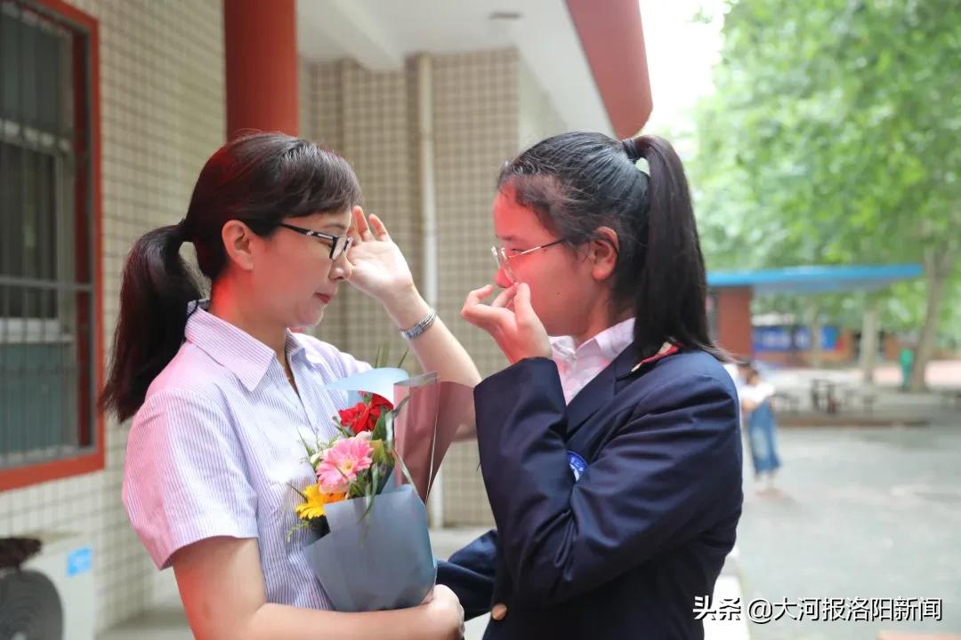 骊歌轻唱道珍重，扬帆追梦正当时——洛阳市东升第二中学举行2020届毕业典礼