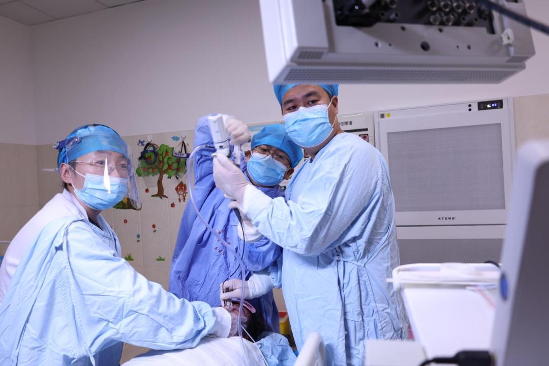 探究肺炎,儿童肺炎支气管镜利弊分析