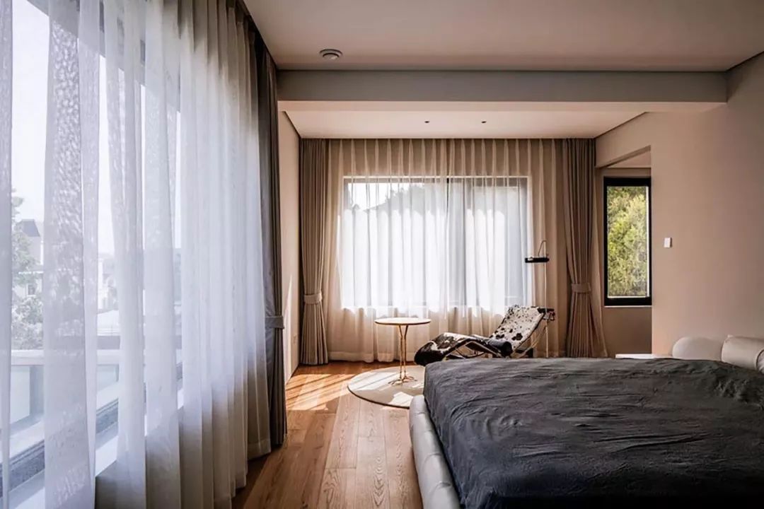 耗资80万建造豪宅出租给退休夫妇,她用14年建400平米花园