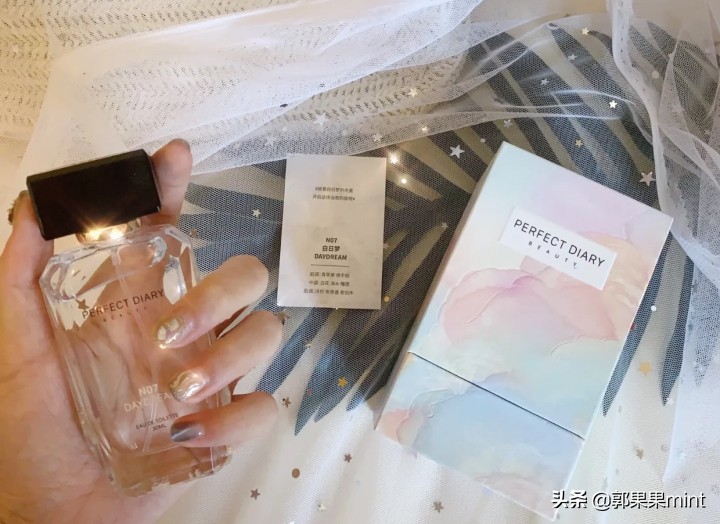 让女生一闻就爱上你的香水,高级感香水让人印象深刻