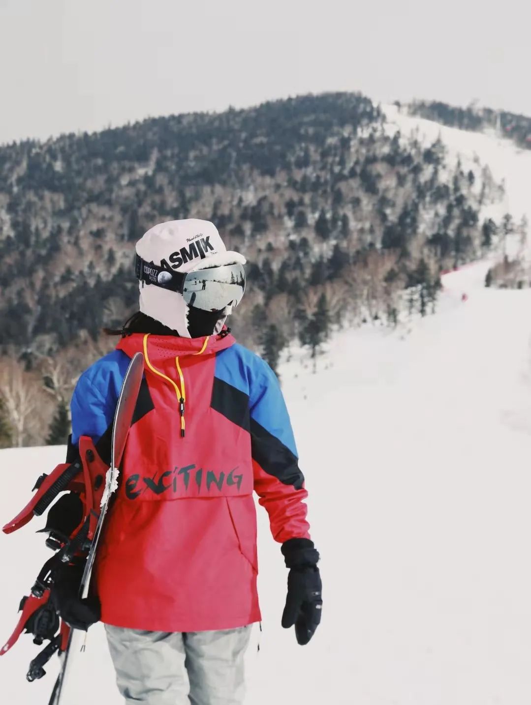 我最爱的红色冲锋衣,红色冲锋衣怎么搭配都丑