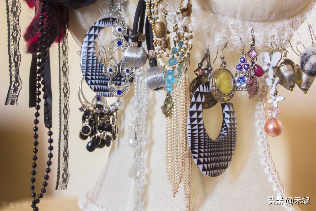 珠宝首饰出单怎么发朋友圈文案,珠宝成交朋友圈文案怎么写