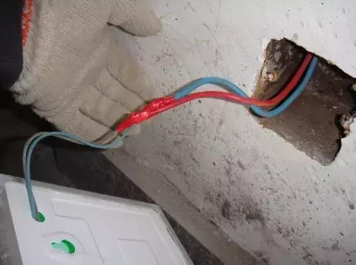 老电工教你看懂电路技巧,老电工教你电工知识380伏带电作业