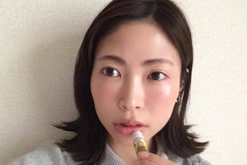 女生经常涂口红会有什么样的危害,天天涂口红的女人