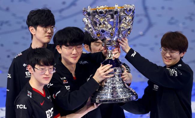 游戏被批是“精神*片鸦**”后，腾讯果断出手整顿，马化腾好样的