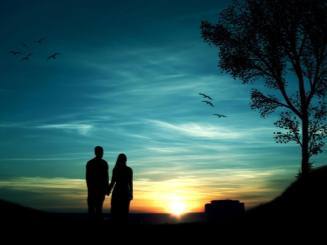 她有恋父情结,竟然对他一见钟情,两人在车上便聊得火热起来