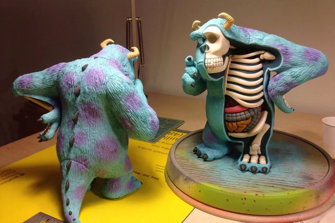 他肢解卡通人物，不但没毁童年，还倍受追捧