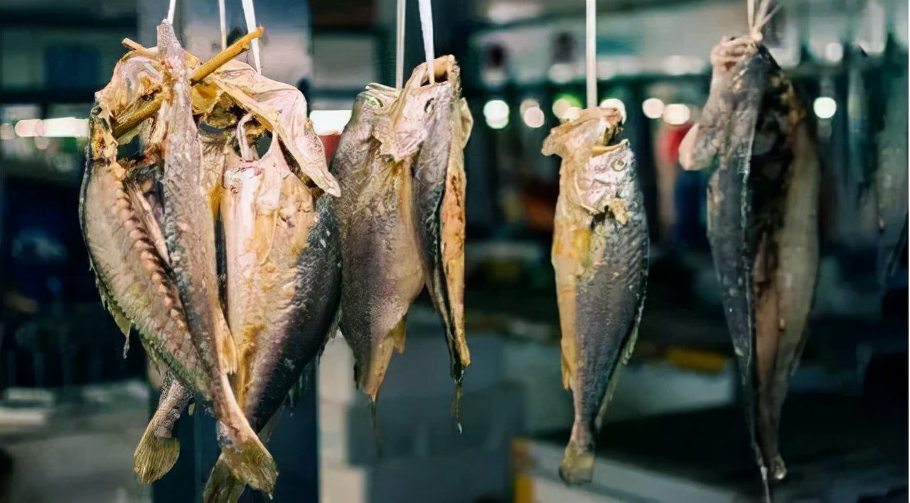 提醒这3种食物尽量别吃,医生提醒四种鱼要少吃