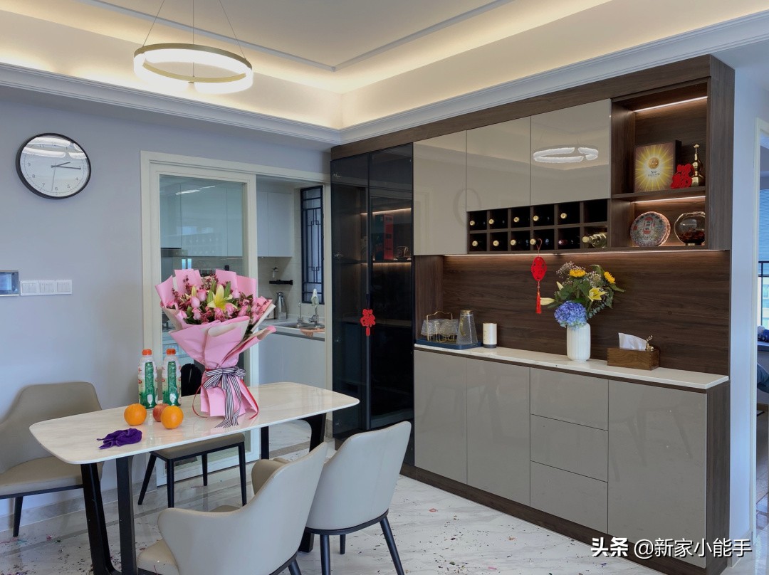 新房子乔迁之喜布置简单,乔迁新居喜气盈门的下一句