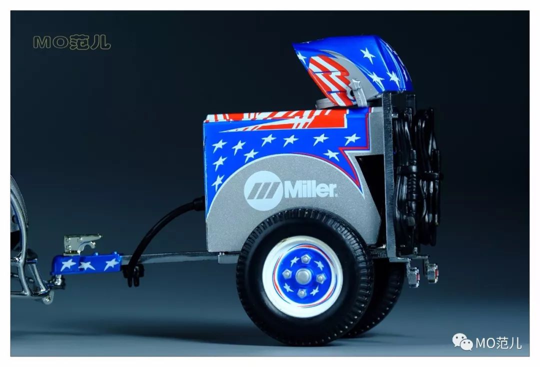 想试试用蓝色“焊”住你的眼睛是什么感受吗？