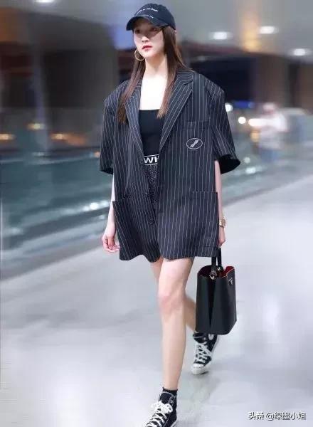 欧阳娜娜同款鞋子匡威,欧阳娜娜一共有匡威的多少鞋