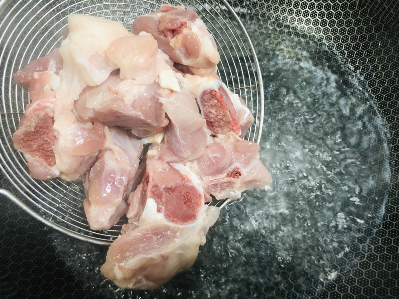 墨鱼汤怎么煲香味才浓郁,拿墨鱼煲什么汤好喝