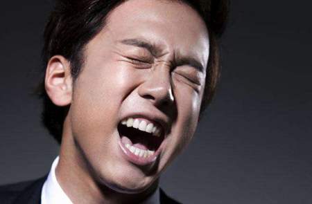 亲人离世悲伤不是一瞬间的爆发,劝失去亲人的朋友走出悲伤的句子