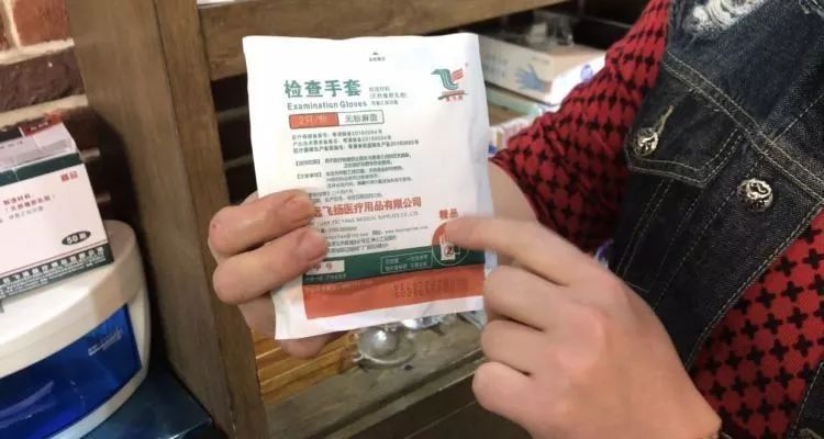 头发太长理发店不开门,头发太长去理发店找理发师剪头