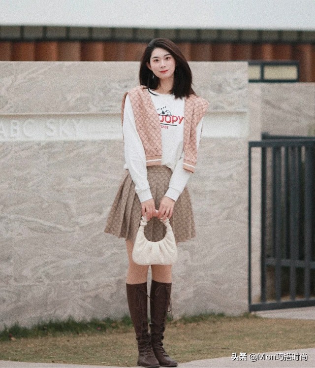 微胖女生的“藏肉法则”来了，瞧她！120没身材，穿衣却有女神范