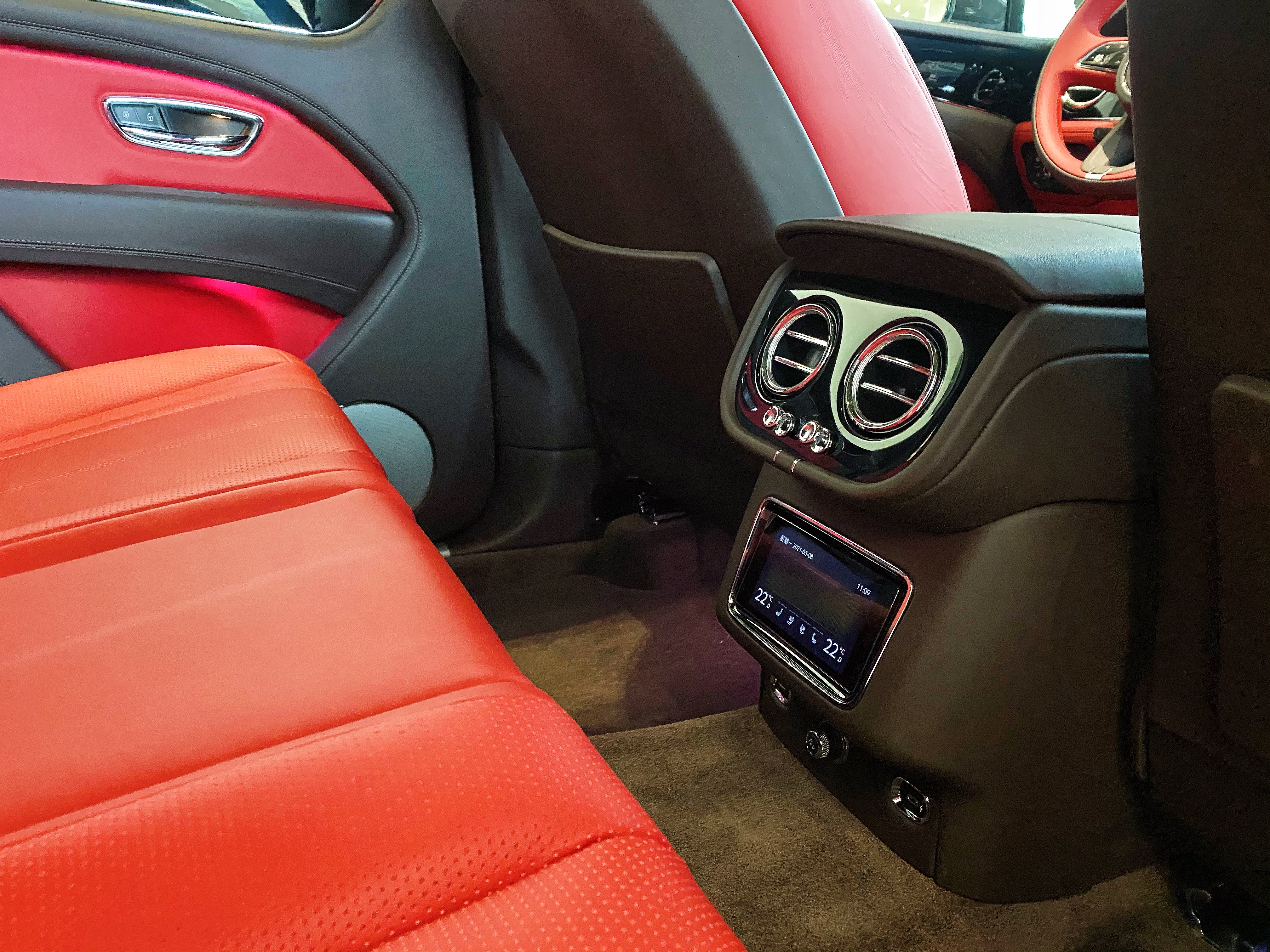 开宾利添越回老家是什么体验,一天消费差不多400元