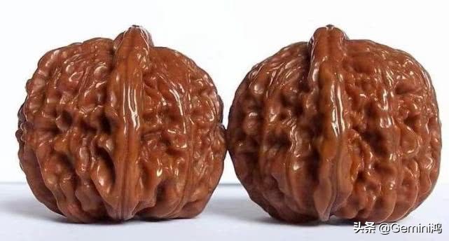 没刷过的文玩核桃包浆玉化,机刷核桃还没有纹路