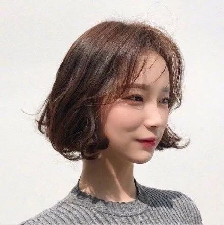 有哪些好看又显脸小的发型,适合脸小的长脸型发型女