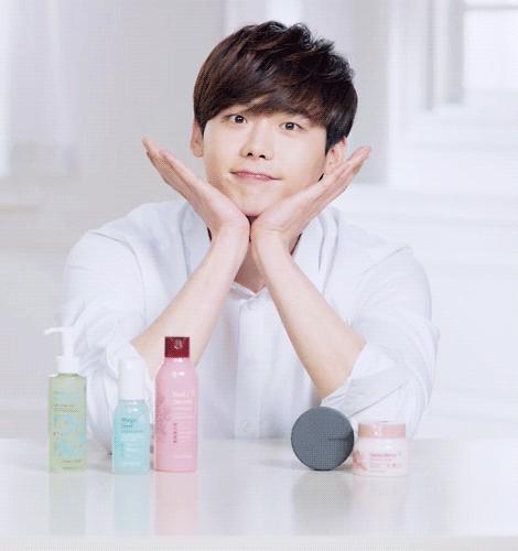 洗脸的时候脸颊刺痛发红,洗脸后脸发红是什么原理