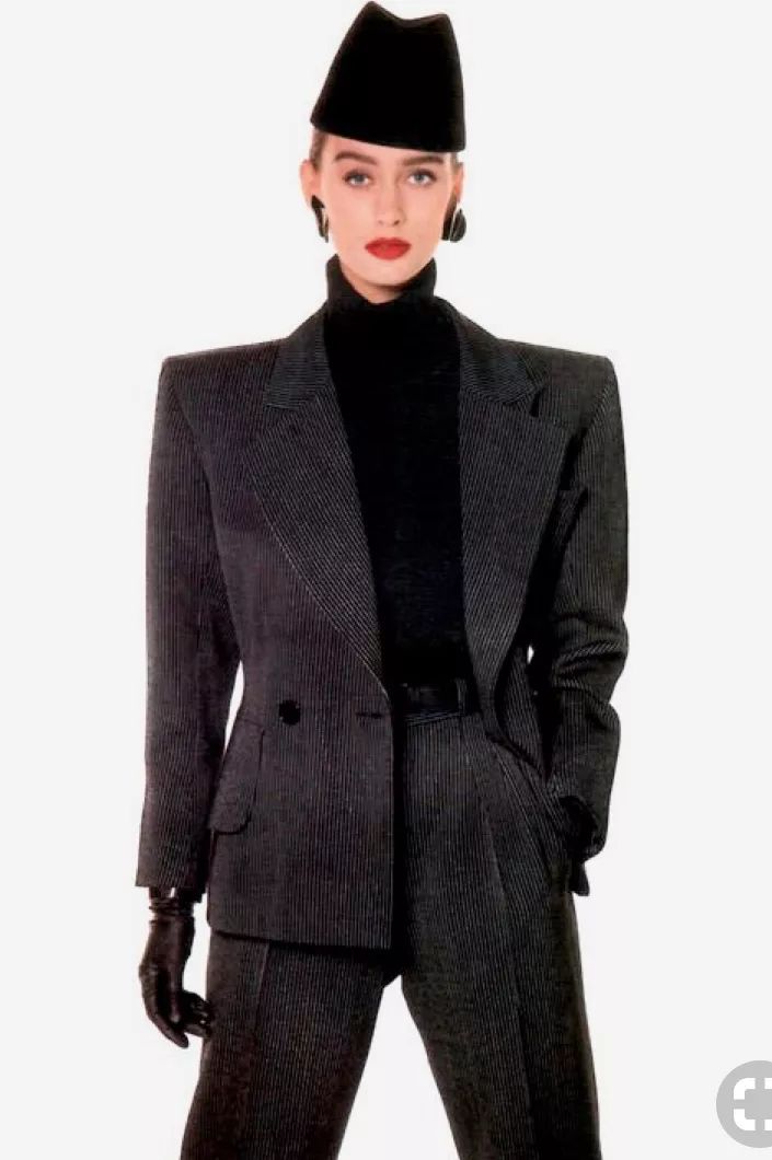 那个卖口红的YSL，教会女孩不色情的穿黑*袜丝**