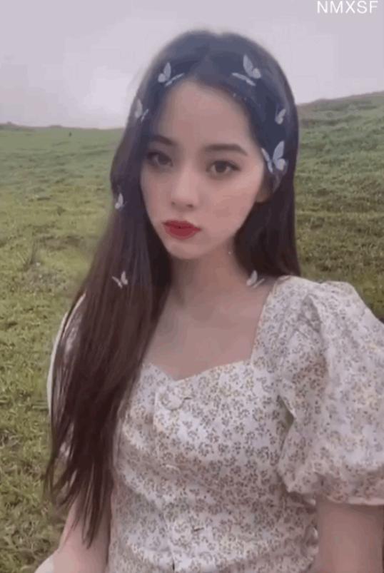 欧阳娜娜真女神轻松驾驭各种穿搭,欧阳娜娜小众品牌裙子