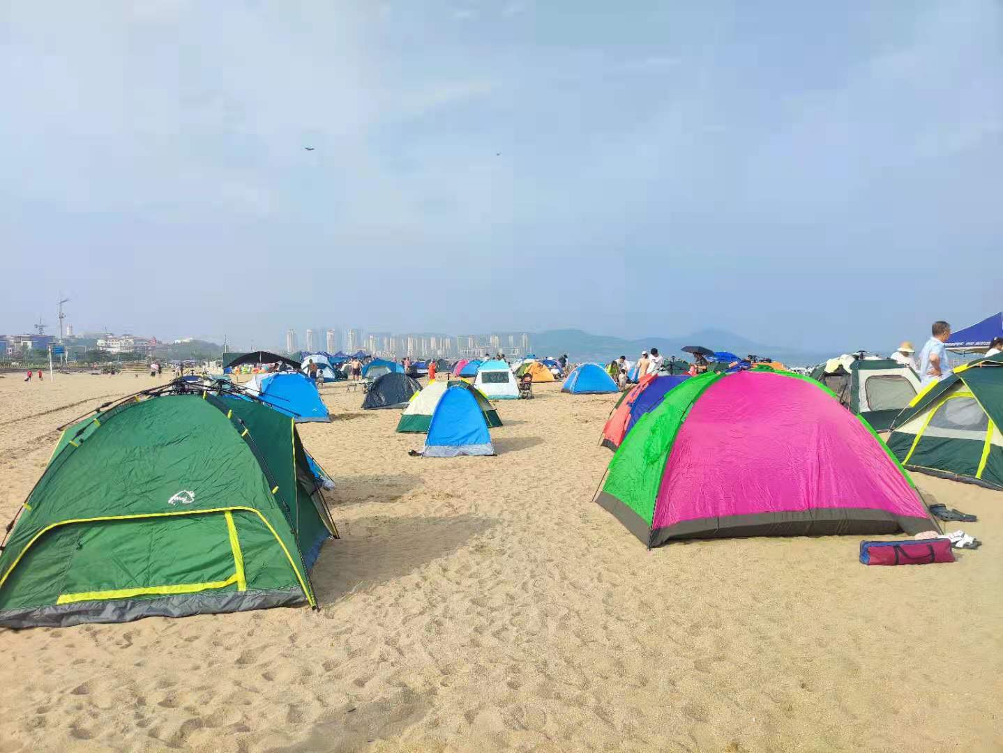 青岛金沙滩——亚洲第一滩，夏天人气火爆，美女扎堆，超级震撼