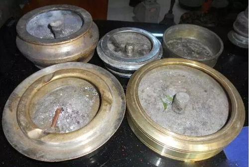 去老乡家瞟见“烟灰缸”，用4块钱顺走，转经几手180万拍卖成交