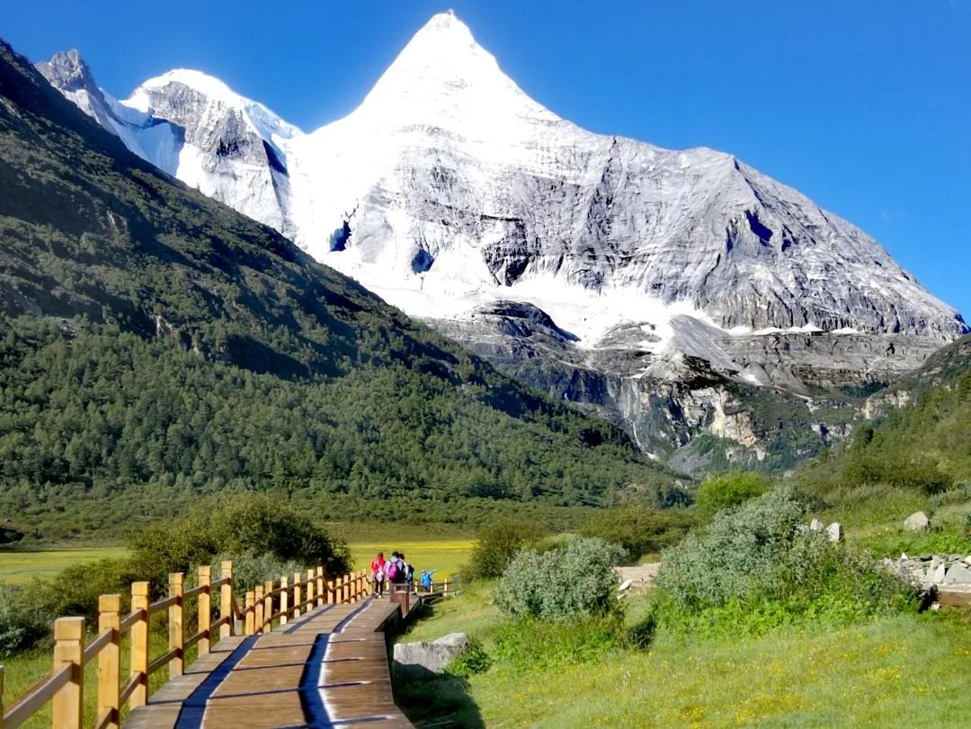 滇藏线香格里拉到稻城亚丁,成都318川藏线稻城自驾游5天路线