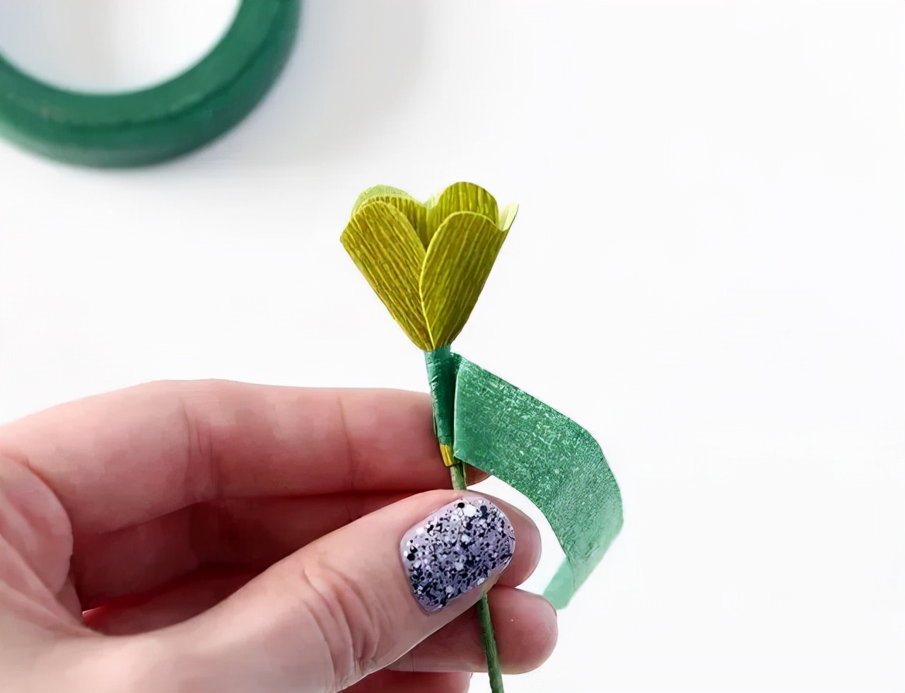 皱纹纸diy手工花朵,手工制作皱纹纸立体花