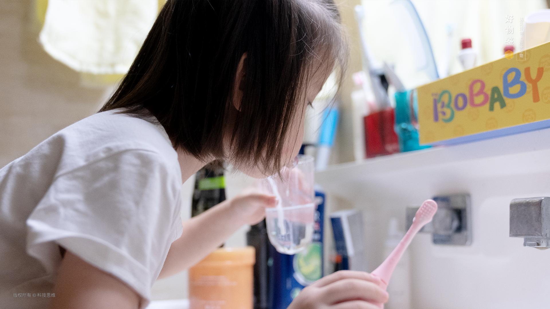 宝宝开始刷牙选择什么样的牙刷,给宝宝刷牙用哪种牙刷好